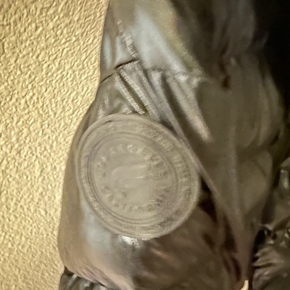 Fabletics Black Shiny Puffer Jacket Size M - Picture 4 of 4